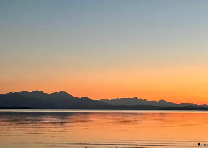 公寓 Chiemsee Living 切明